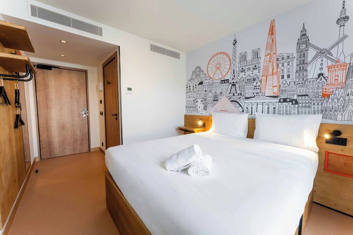 Room 47 of 89
