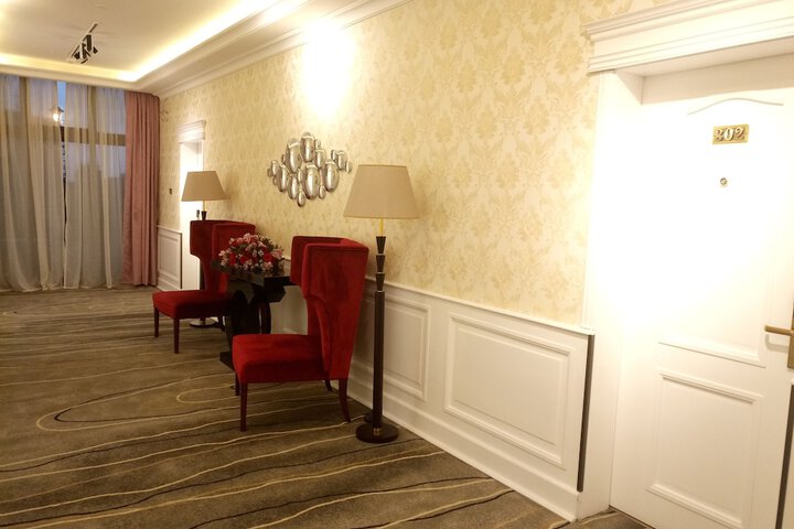 Ballroom/Hall 30 of 34