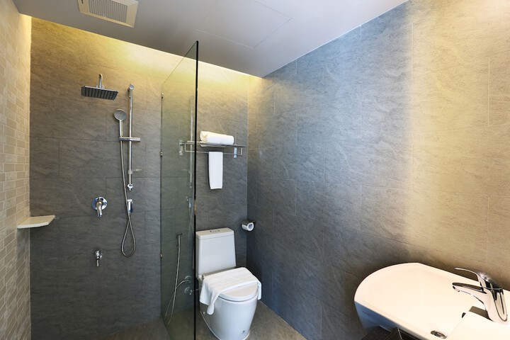 Room 53 of 79