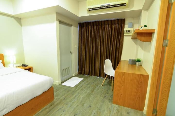 Room 14 of 30