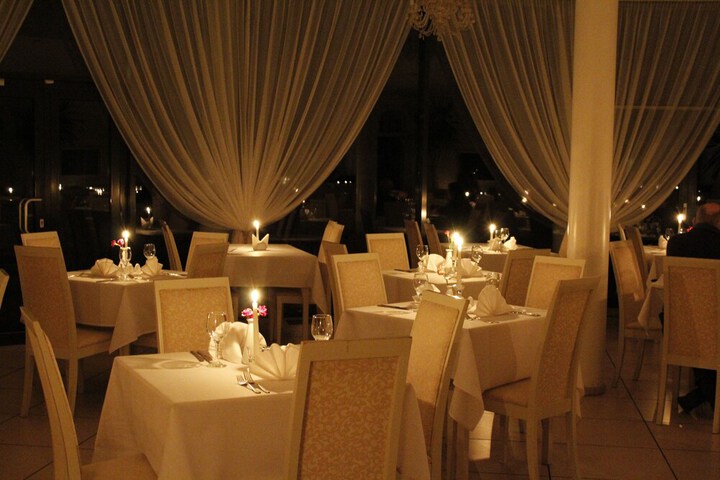 Dining 71 of 95