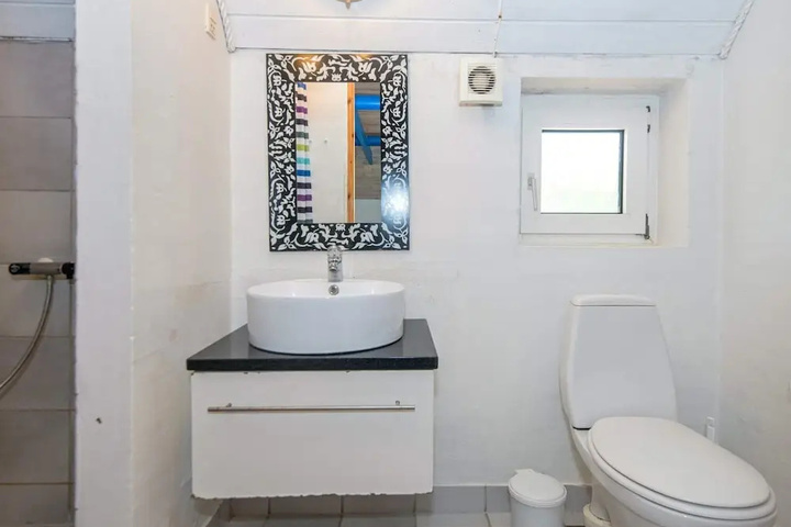 Room 6 of 14