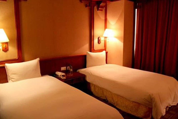 Room 11 of 26