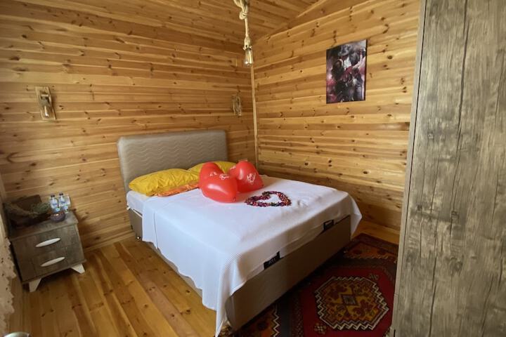 Room 4 of 84