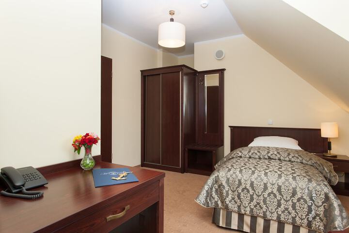 Room 6 of 48