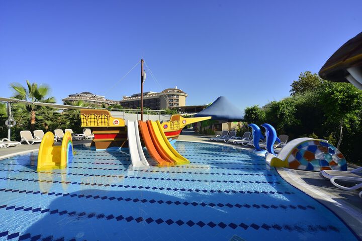 Hotel Pool