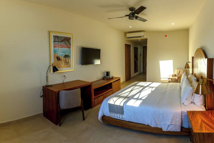 Room 33 of 67