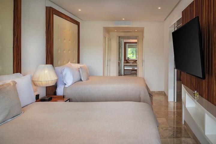 Room 35 of 196