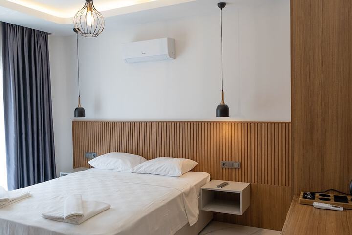 Room 12 of 93