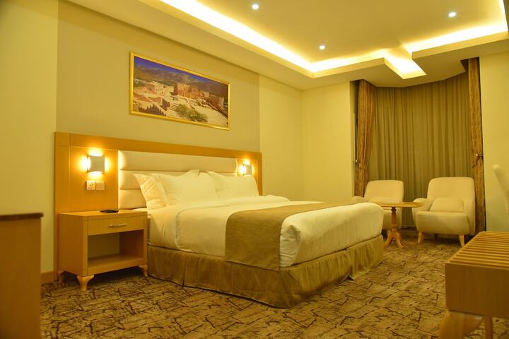 Room 6 of 33
