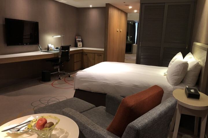 Room 13 of 50