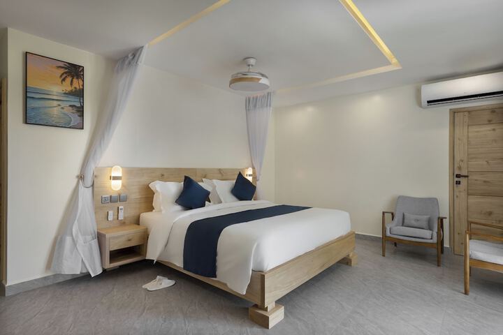 Room 4 of 25