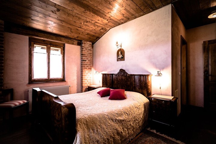 Room 7 of 24