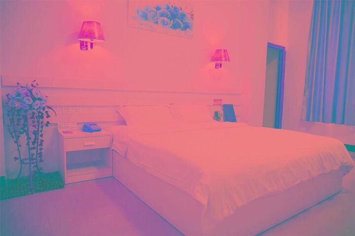 Room 18 of 28