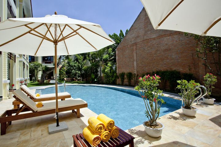 Hotel with Pool