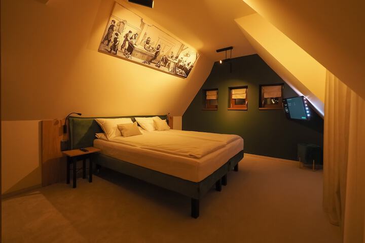 Room 3 of 74