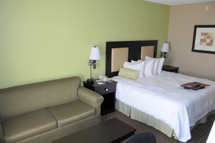 1 King Bed (2 of 11)