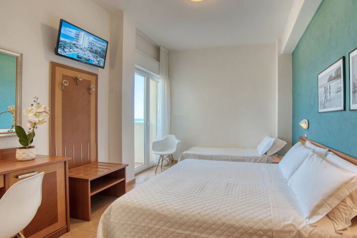 Room 10 of 111