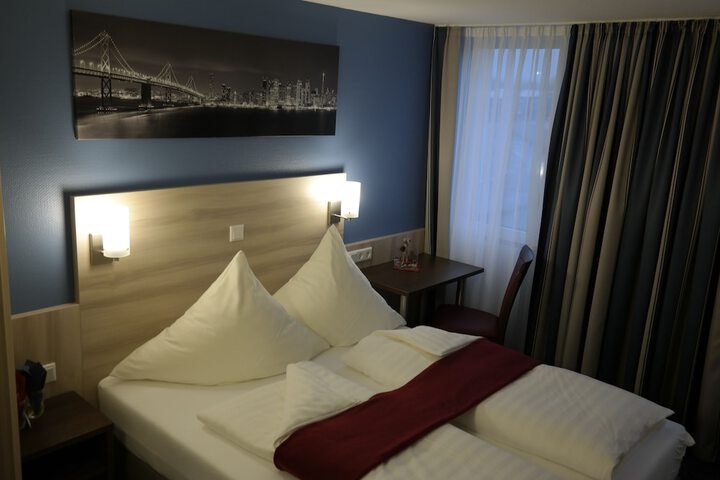 Room 15 of 40