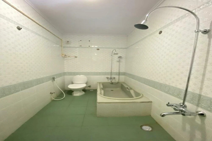 Room 7 of 13