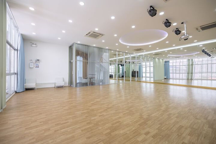 Ballroom/Hall 146 of 159