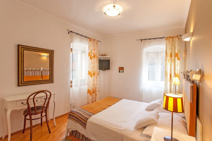 Room 4 of 26