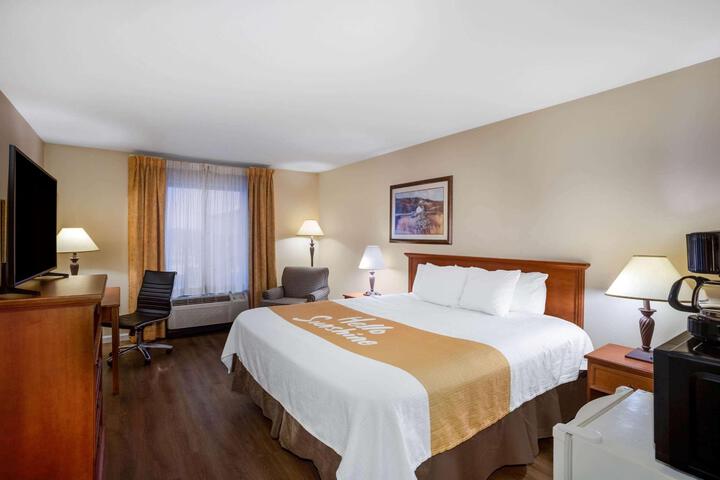 2 Queen Beds Accessible (7 of 12)