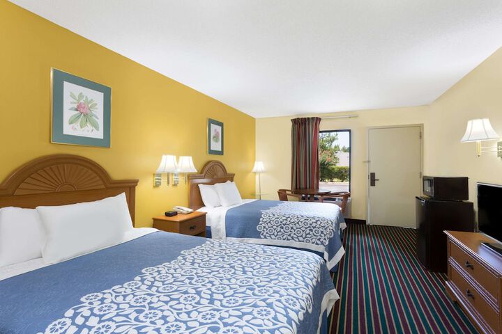2 Double Beds Mobility Accessible (6 of 8)
