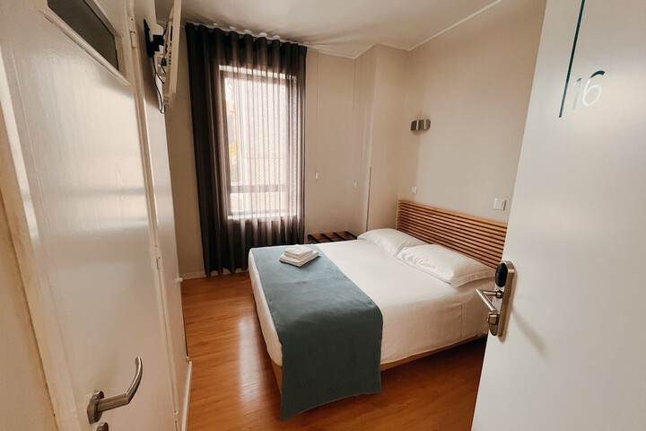 Room 26 of 76