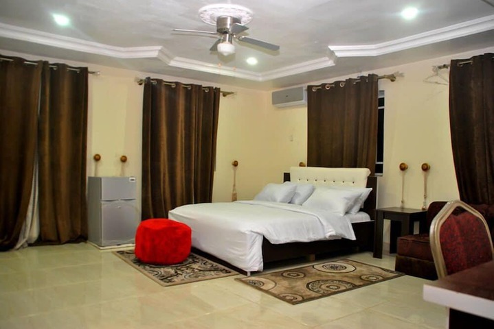 Room 18 of 25