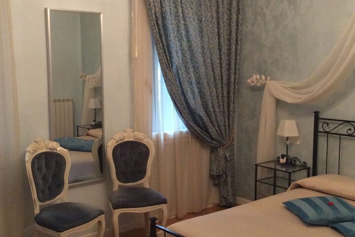 Room 5 of 20