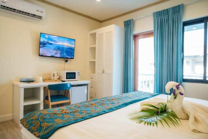 Room 4 of 6