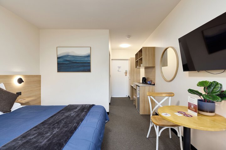 Room 3 of 22