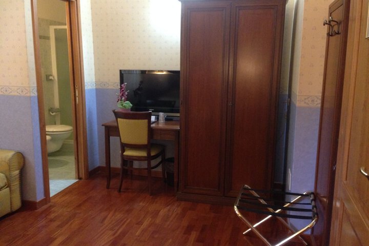 Room 49 of 142