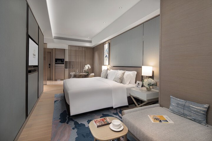 Room 10 of 48