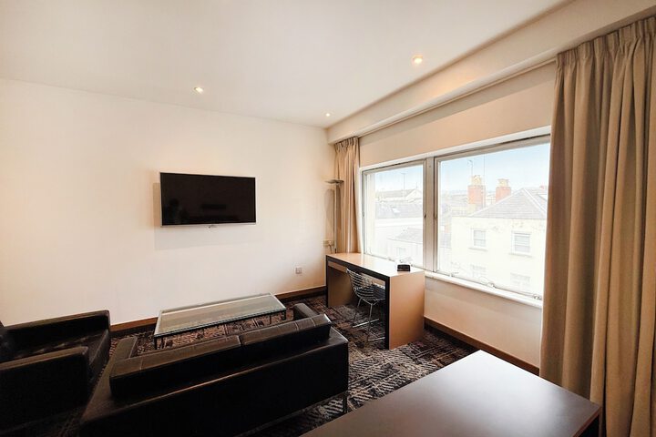 Room 32 of 80