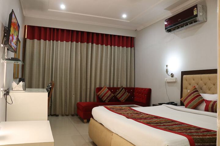 Room 27 of 42
