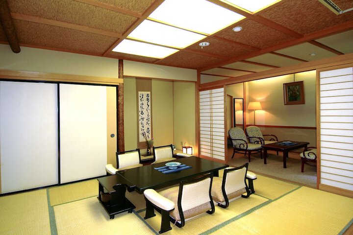 Room 4 of 14