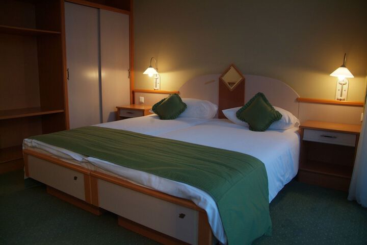 Room 16 of 50