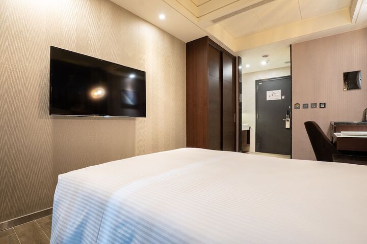 Room 30 of 126