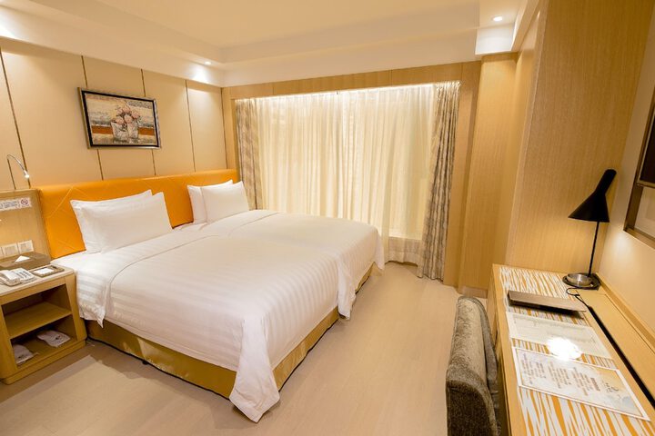 Room 19 of 36