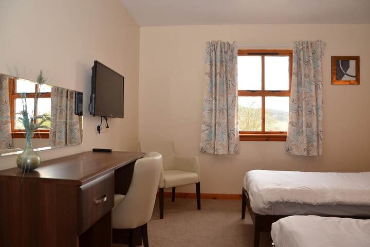 Room 9 of 16