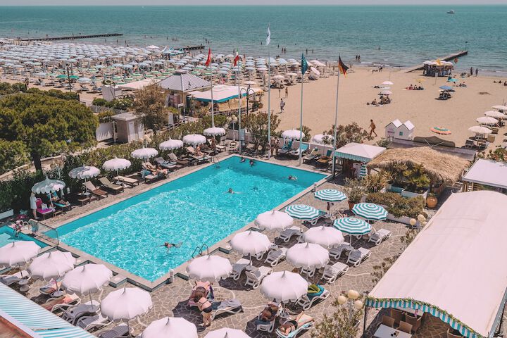 Hotel with Pool