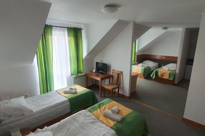 Room 2 of 40