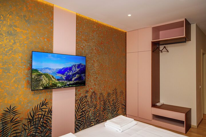Room 19 of 120