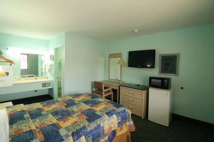 Room 13 of 22