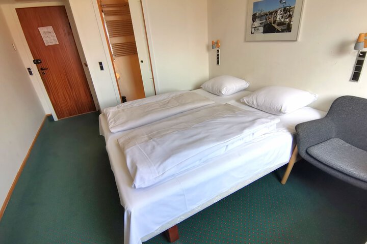 Room 14 of 25