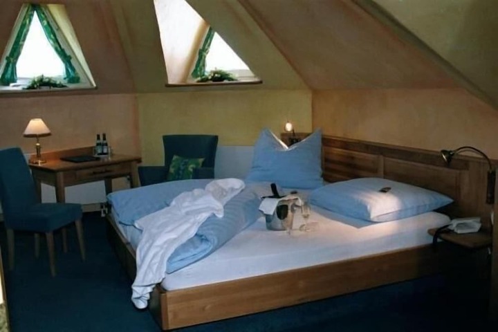 Room 6 of 35