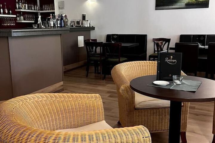 Lounge 17 of 26