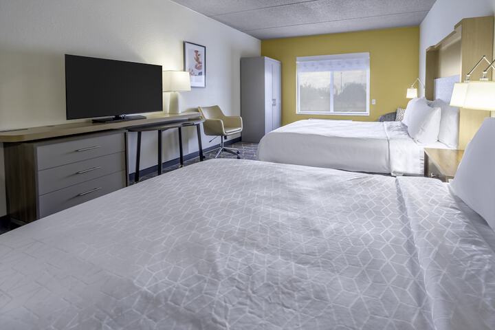 2 Queen Beds (6 of 21)